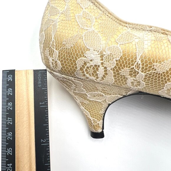 Vintage‎ Cream Lace Over Gold Cottagecore Kitten Heels Pumps Shoes - Picture 13 of 14